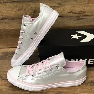 BRAND NEW CONVERSE LOW TOP